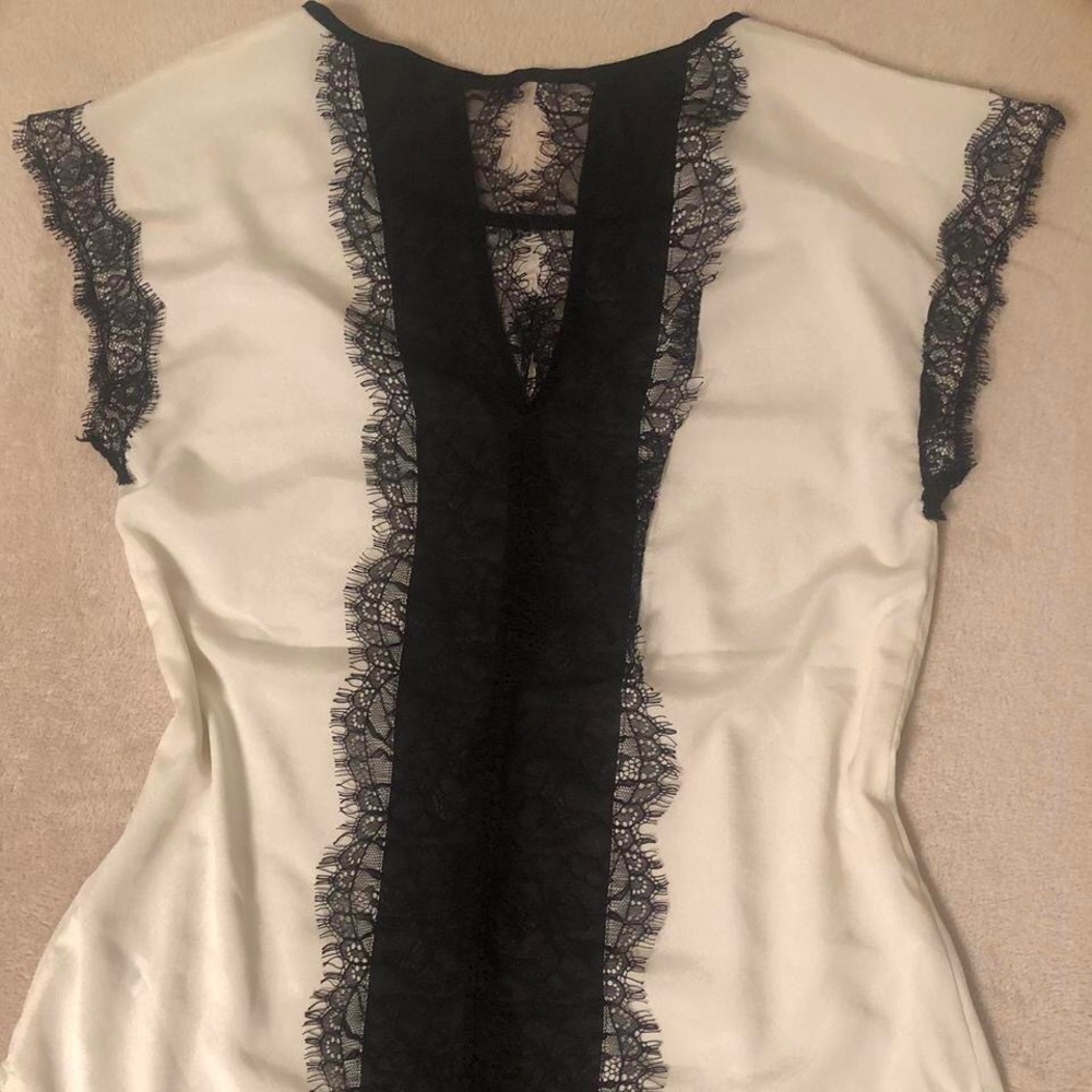 Express Sheer Lace Top - Picture 4 of 5